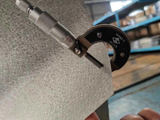 Regelmäßiges Spangelfeld aus Aluzinc-Stahl 0,13 mm-0,8 mm Aluzinc-Spule mit 20-30% Verlängerung